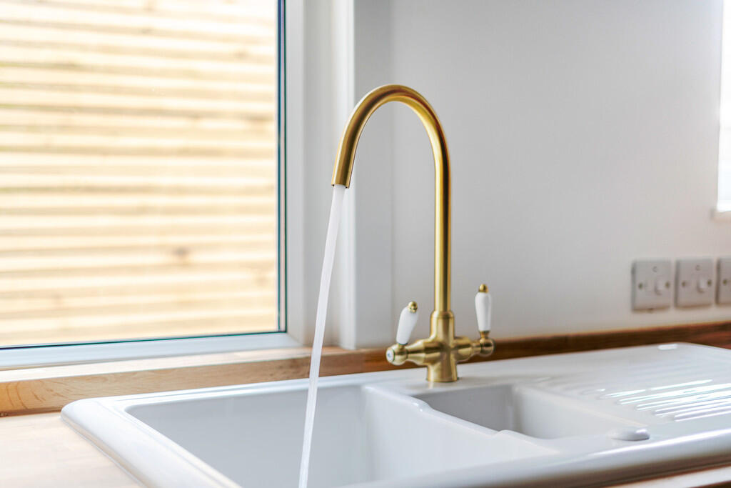 1331077-18-6883aa...