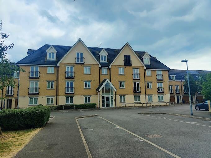 FIRST FLOOR FLAT, LANGLEY HOUSE, HOUNSLOW, TW4 6E