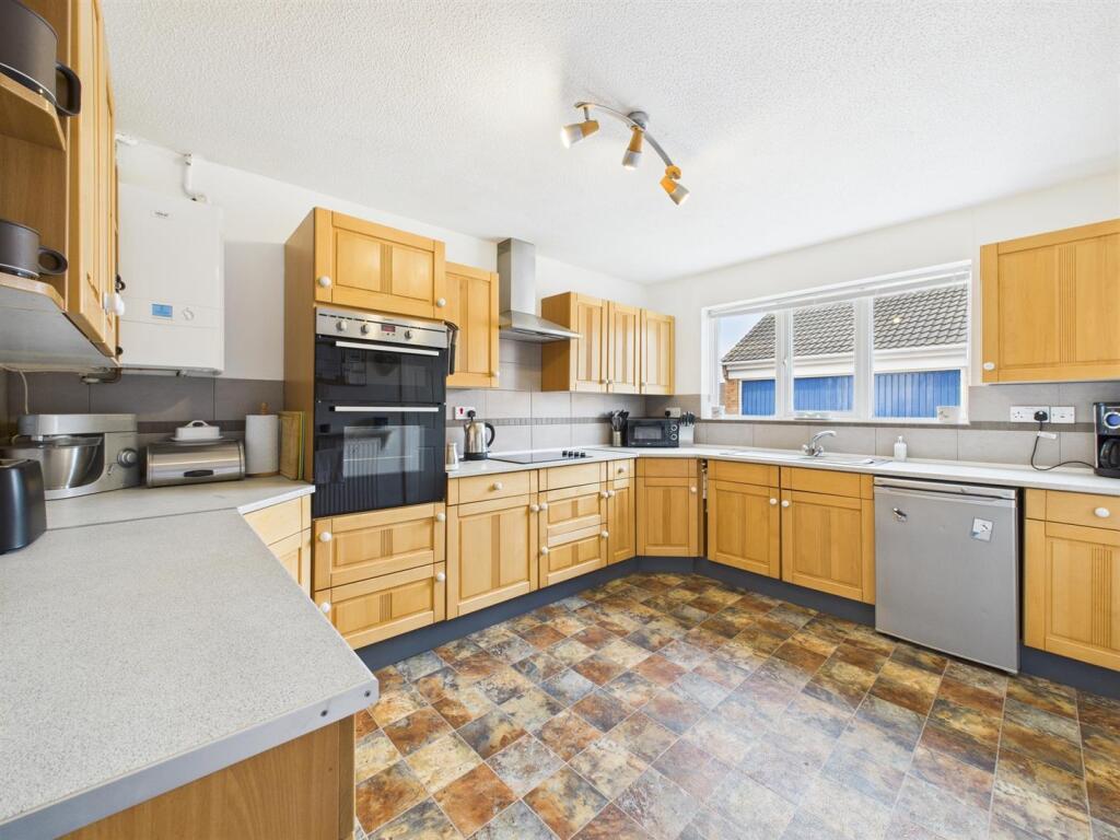 Kitchen: