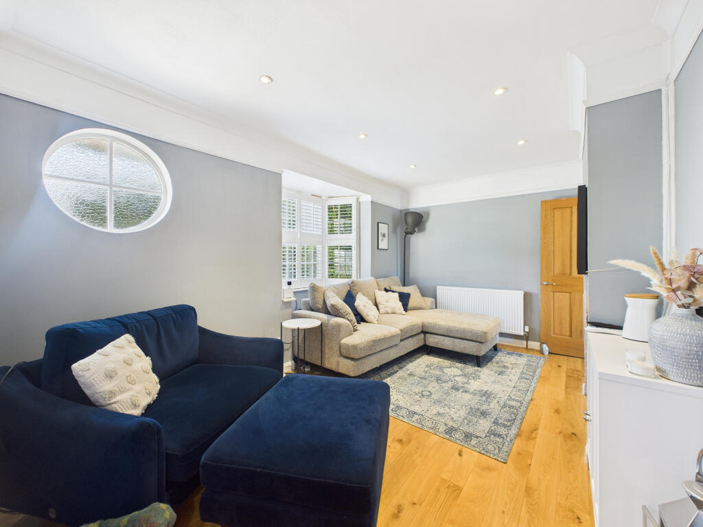 CAM02909G0-PR0478-STILL018