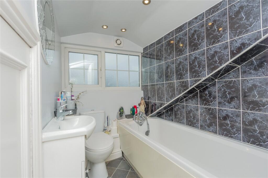 1st Floor Bathroom