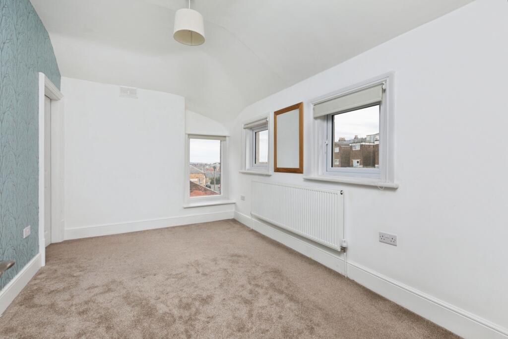 Flat 3, 1 Belvedere Road, Scarborough, YO11 2UU