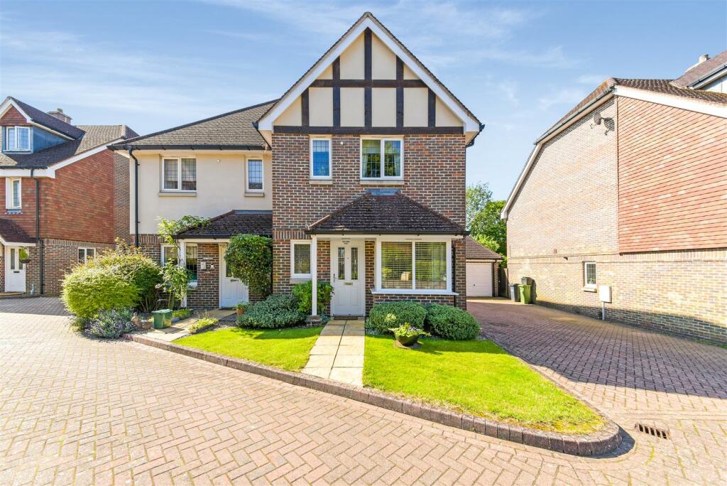 BIRCH CLOSE,12 -52.jpg