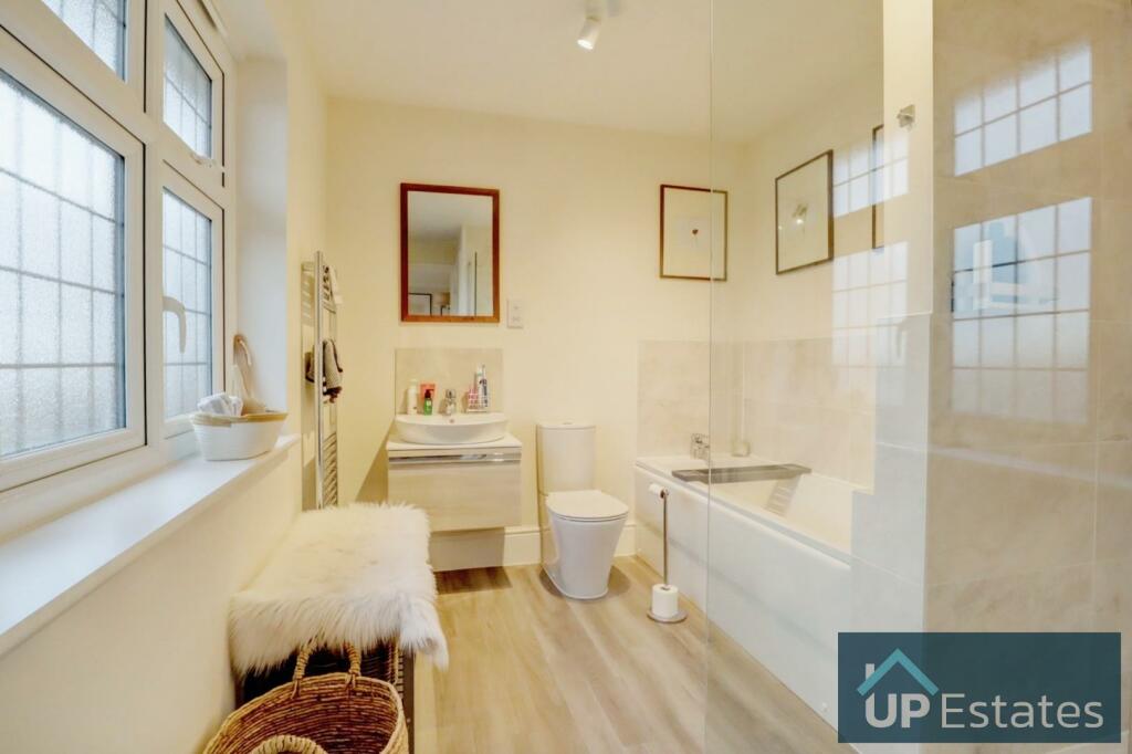 Principal Bedroom En-Suite.jpg