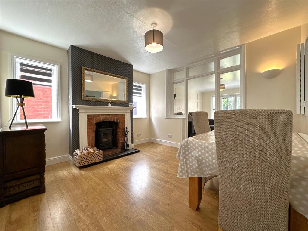 Dining Room 901