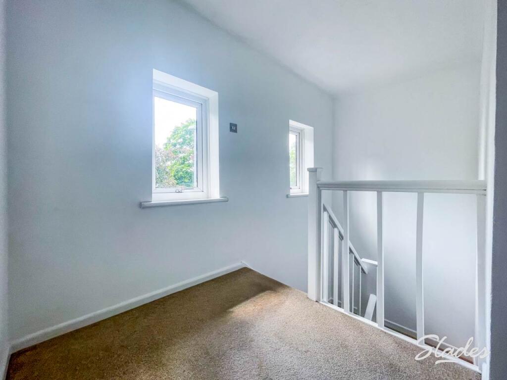 103 Meadway landing