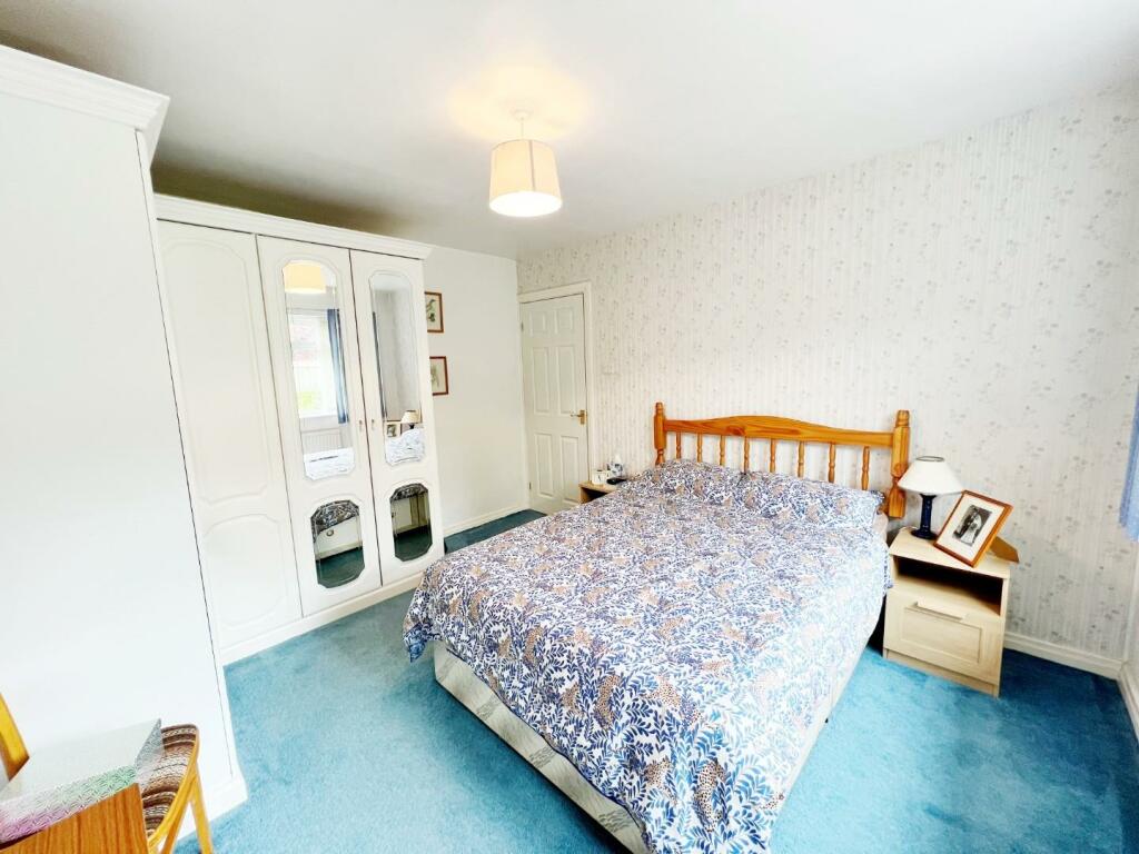 Bedroom 1 pic 2.jpg