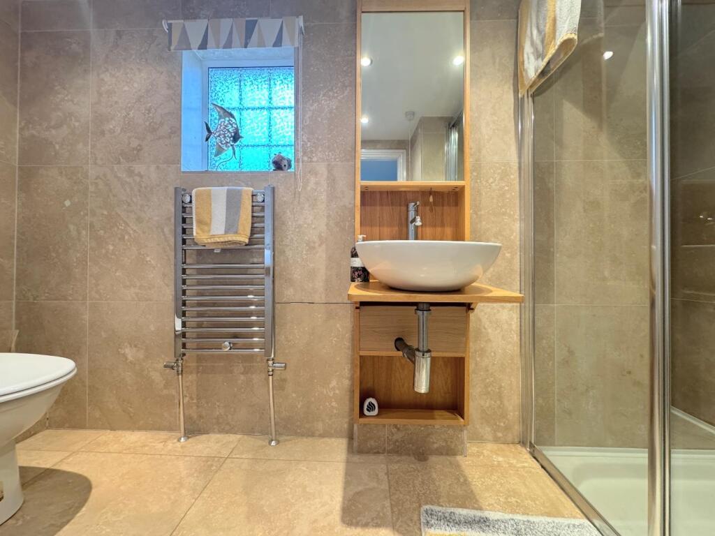 SHOWER ROOM