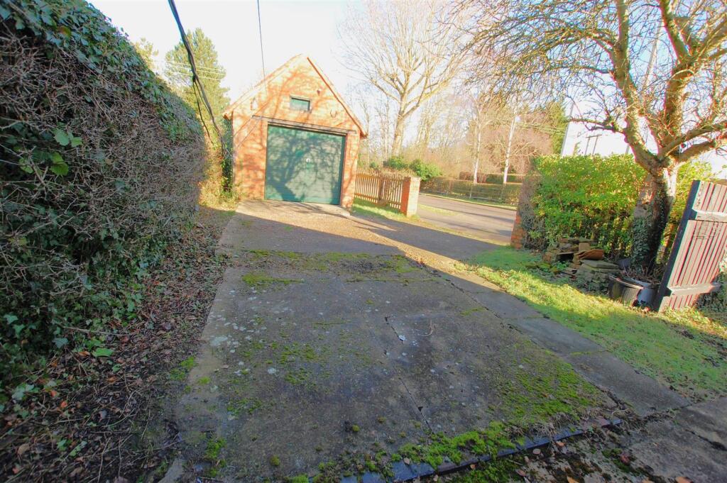 Driveway/Detached Garage