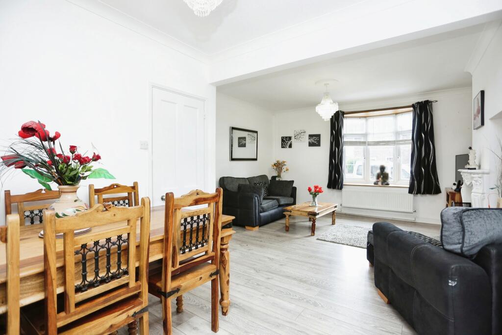 Lounge/Dining Room