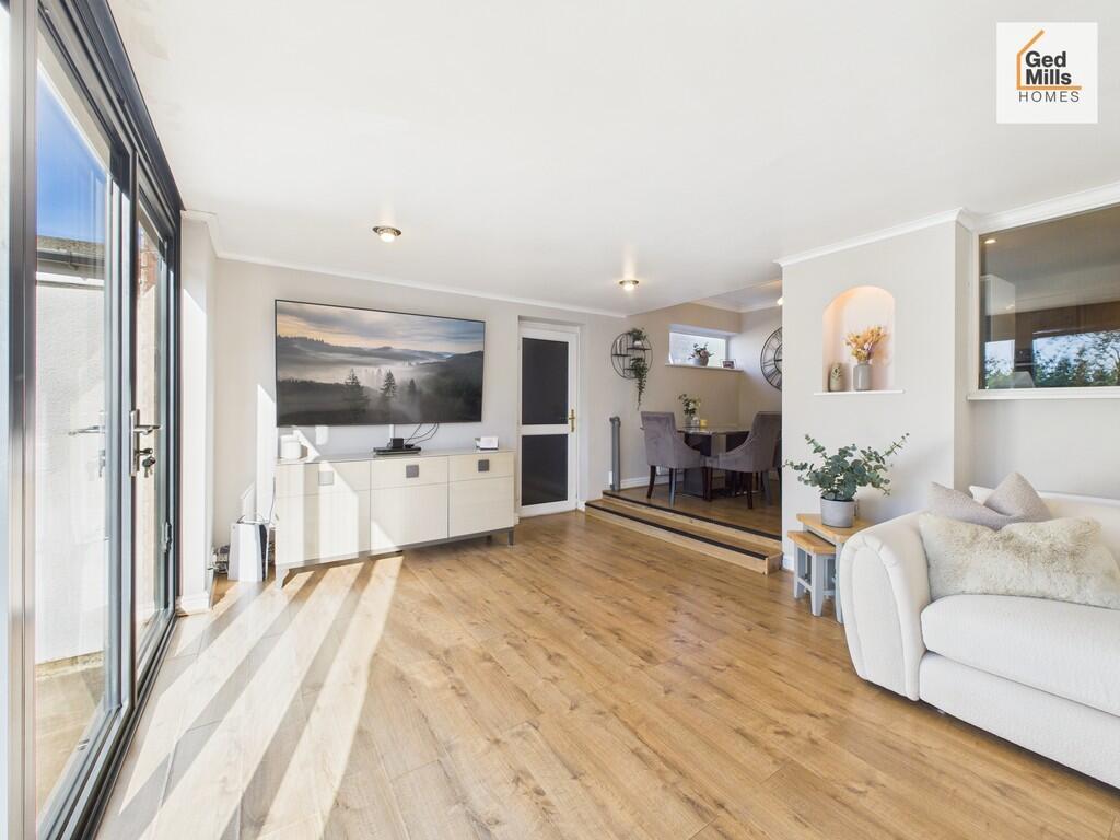 CAM04261G0-PR0095...