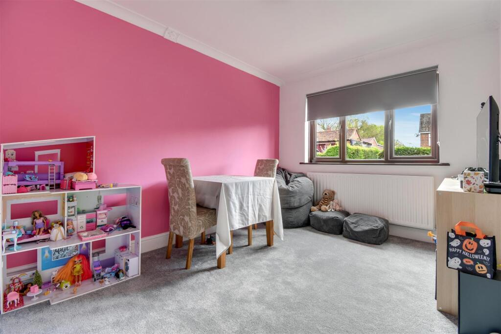 Dining room/ Play room