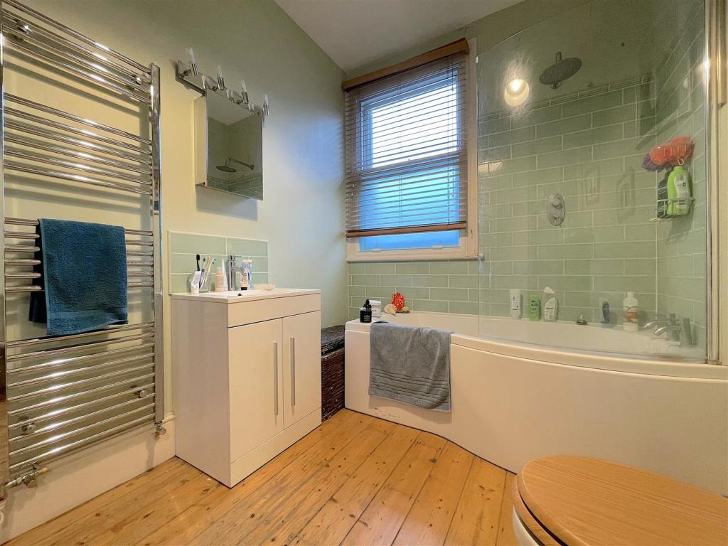 Family Bathroom (2).jpeg