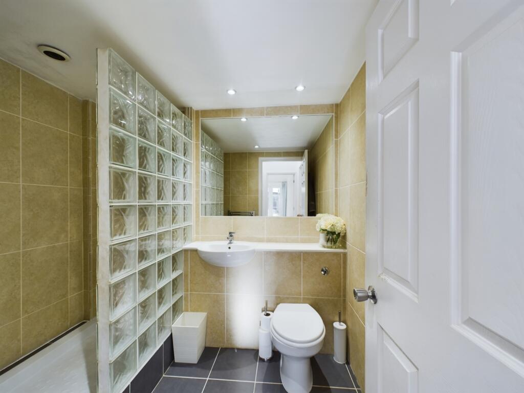 CAM01709G0-PR0046-STILL034