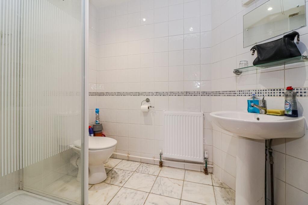 Ensuite to Bedroom 3
