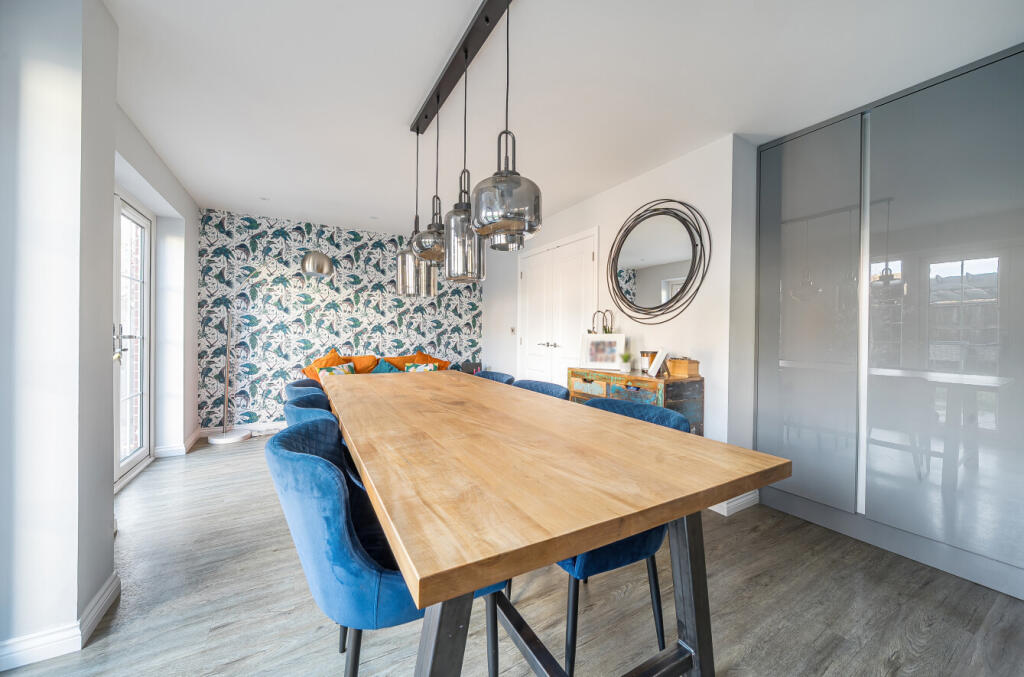 1376998-8-6911e9a...