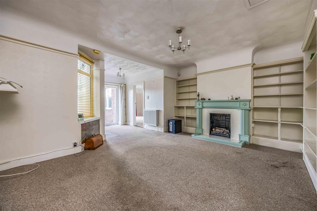 28 Warfield Crescent, Waterlooville-Small-PorticoM