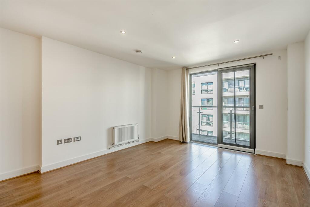 8557115-interior10.jpg