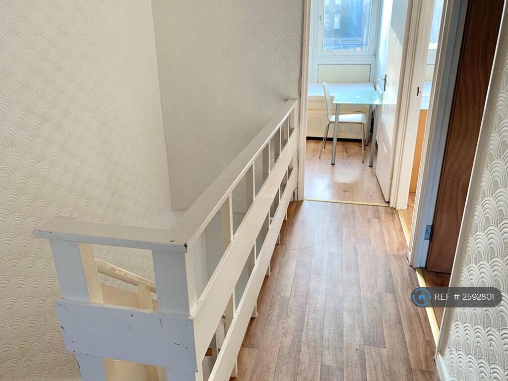 1sr Floor Landing
