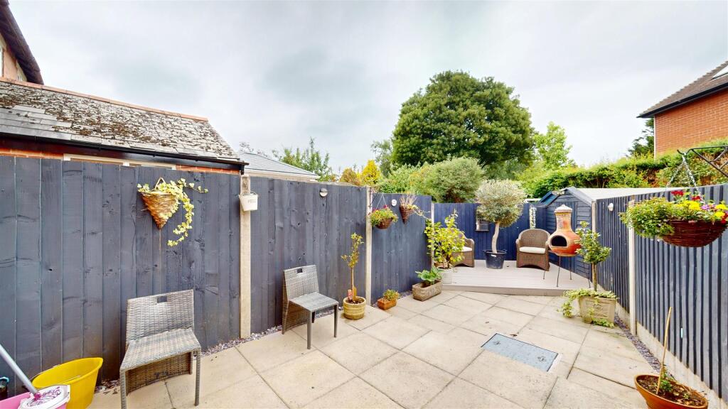 Meole Crescent 2a Garden.jpg