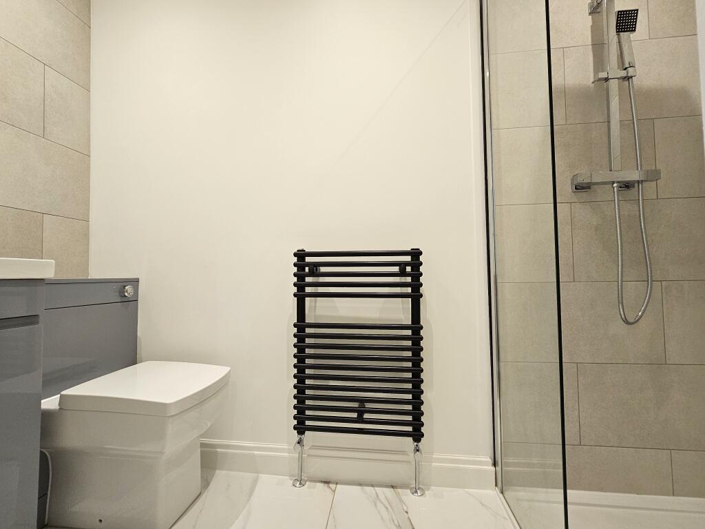 EN SUITE