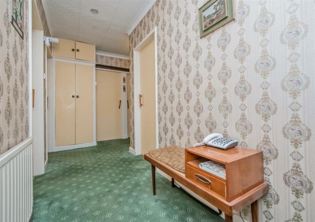 Entrance Hallway: