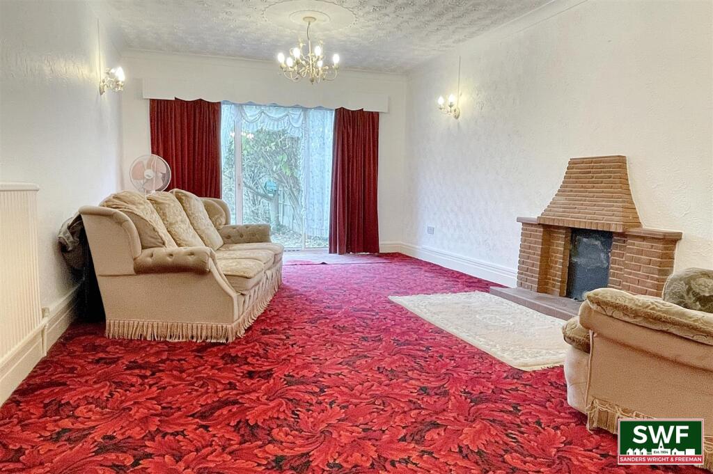 EXTENDED LOUNGE