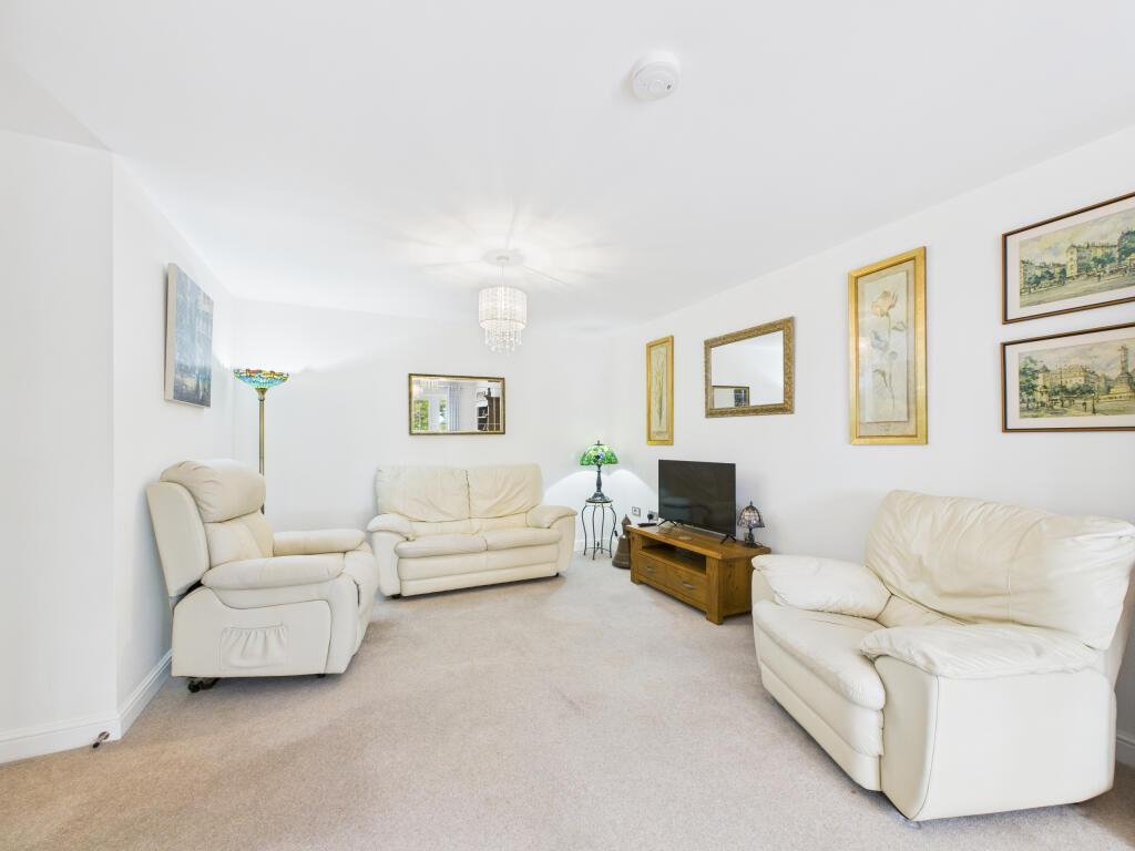 CAM02909G0-PR0471-STILL006