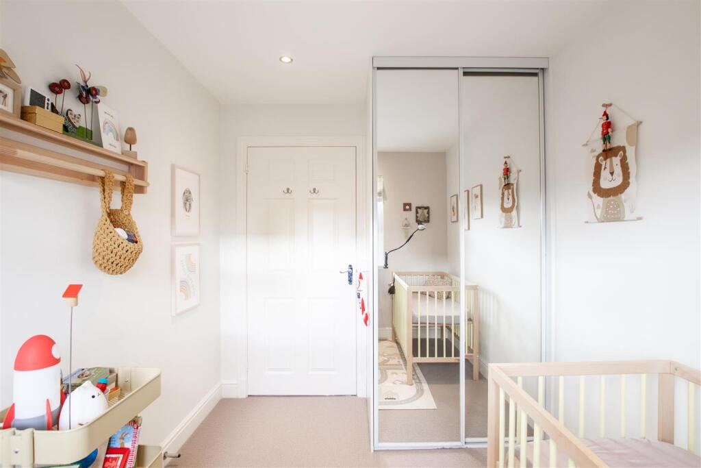 bedroom.three