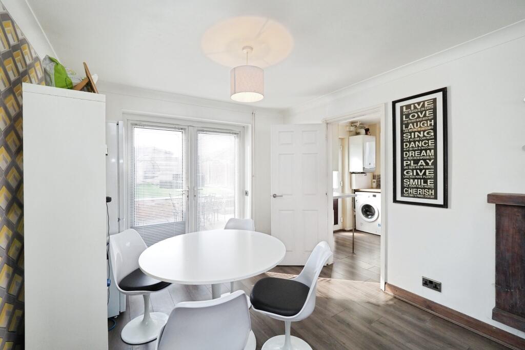 Bright and Spacious Lounge Dining