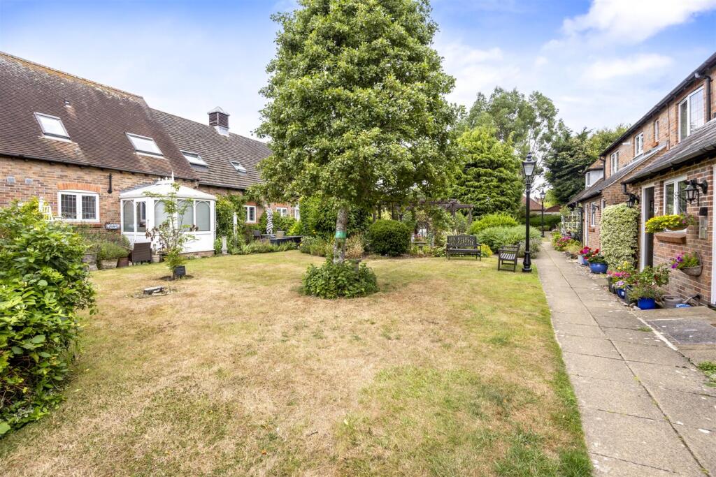 Horsham Road, Penns Court, 14-010.JPG
