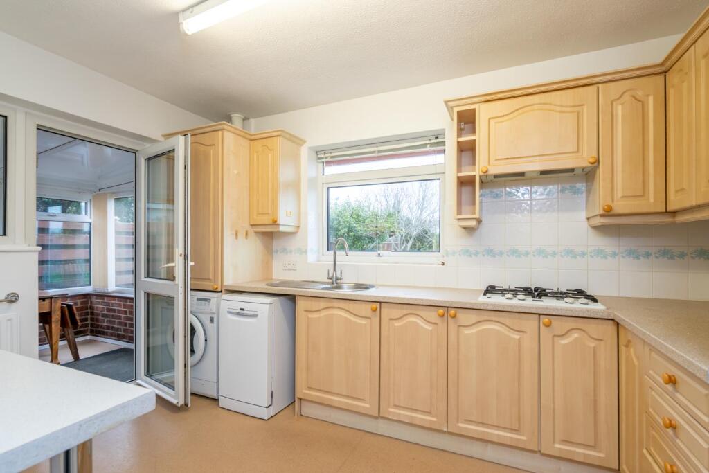 Kitchen (2).jpg
