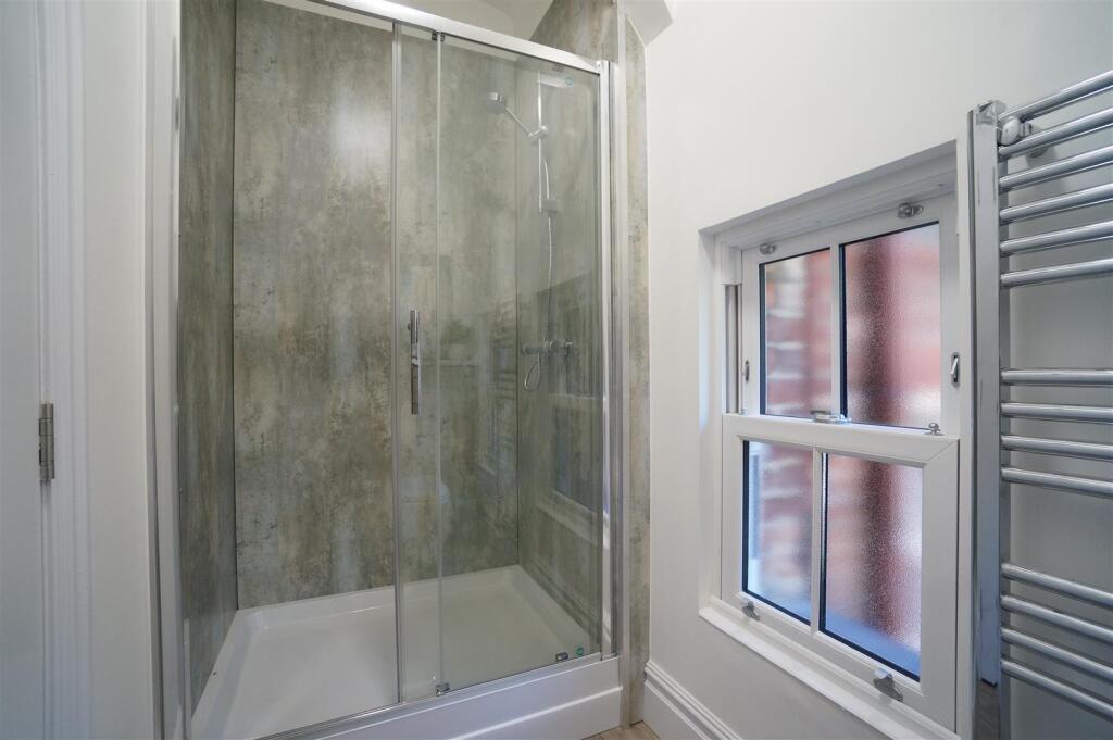 Bathroom 1.JPG