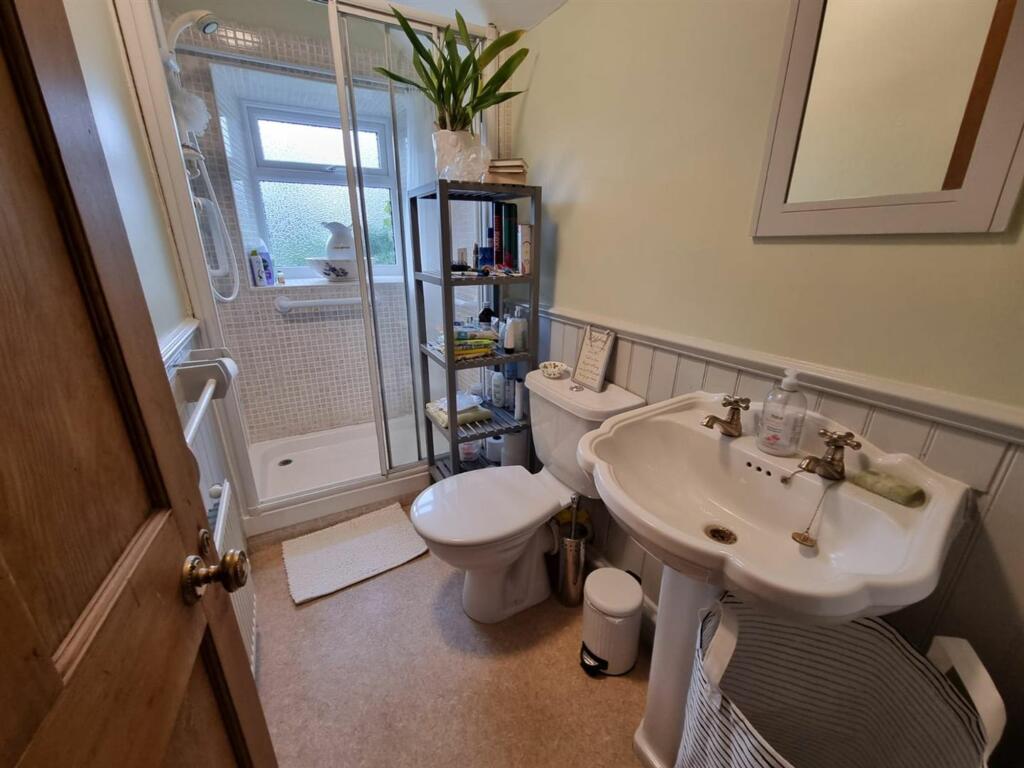 HOUSE BATHROOM/SHOWER ROOM