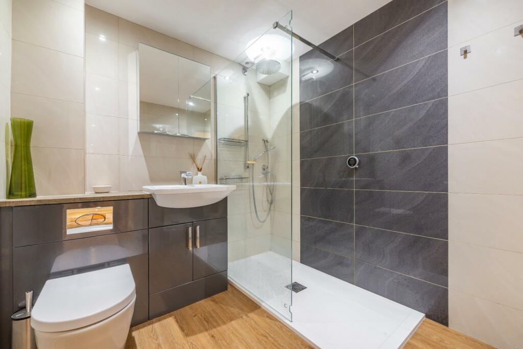bathroom (1).jpg