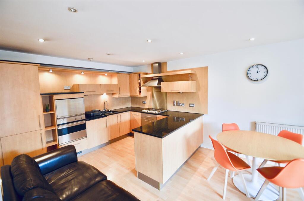 Kitchen / Dining Area