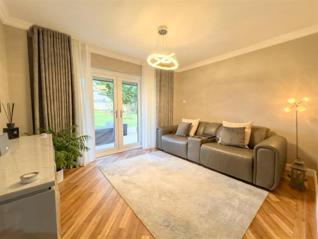 Sitting/ Dining room