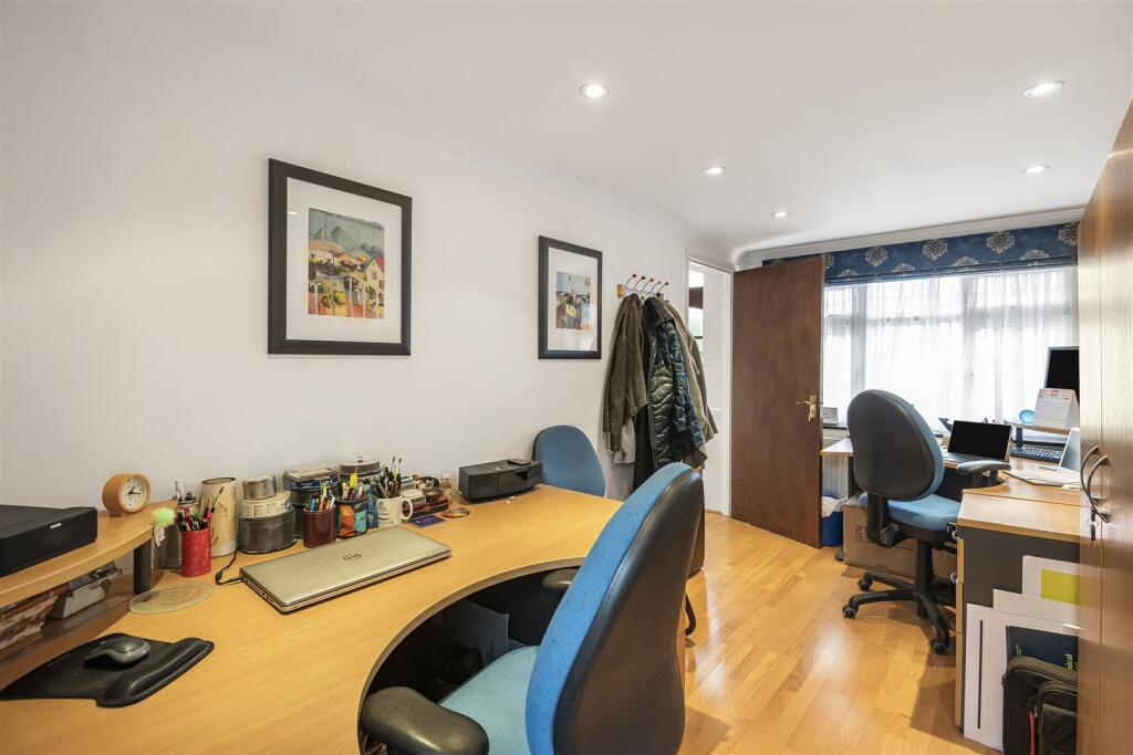 RECEPTION ROOM 3/STUDY/POSS. BEDROOM 4: