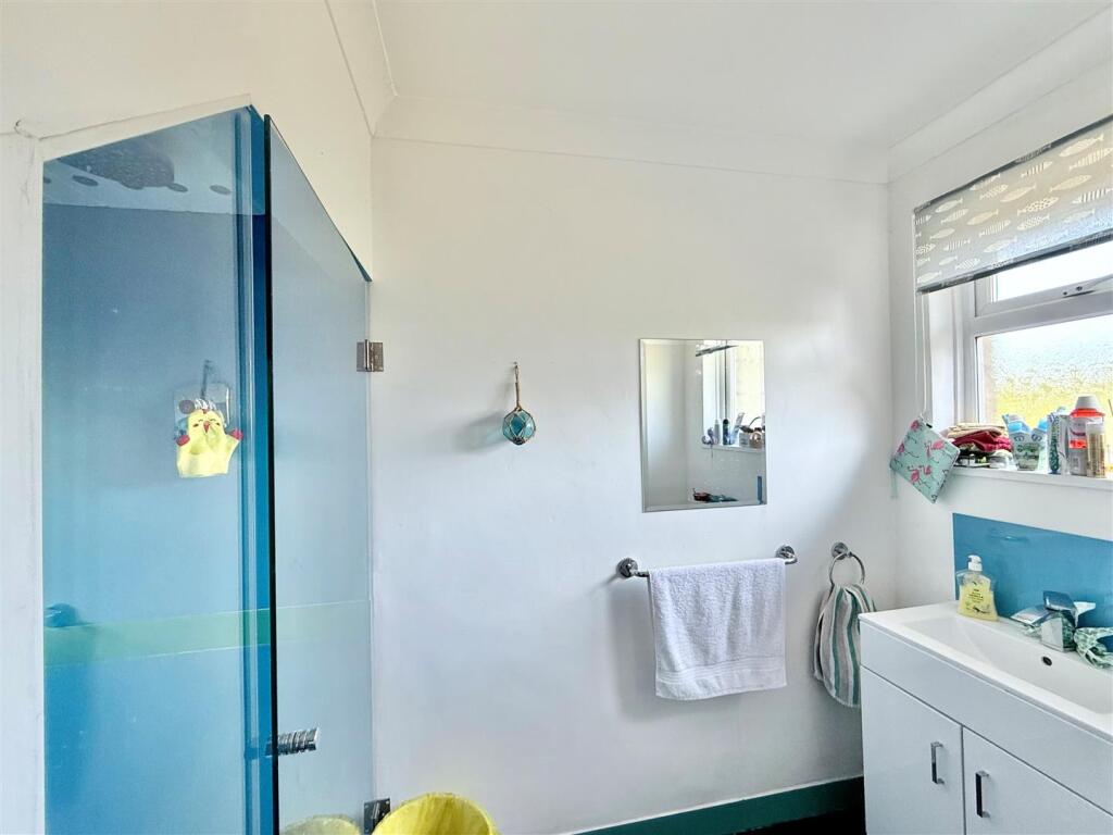 Shower Room.jpg