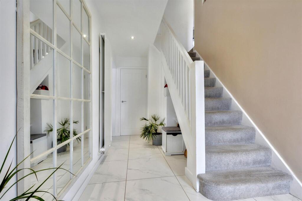 Entrance Hall_1.jpeg