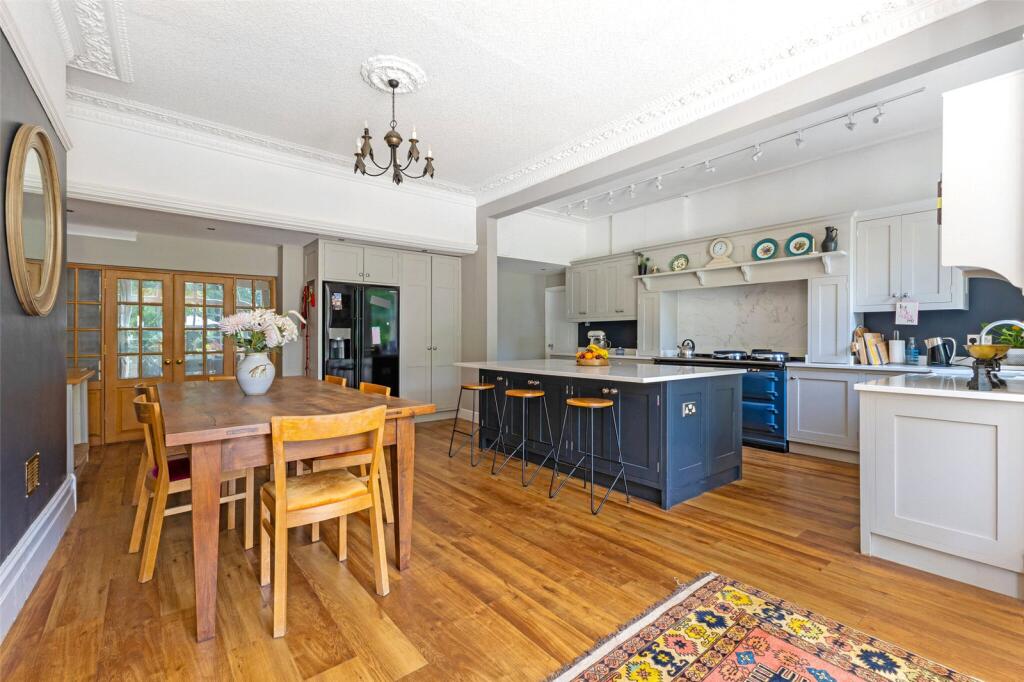 Kitchen/Dinning Area