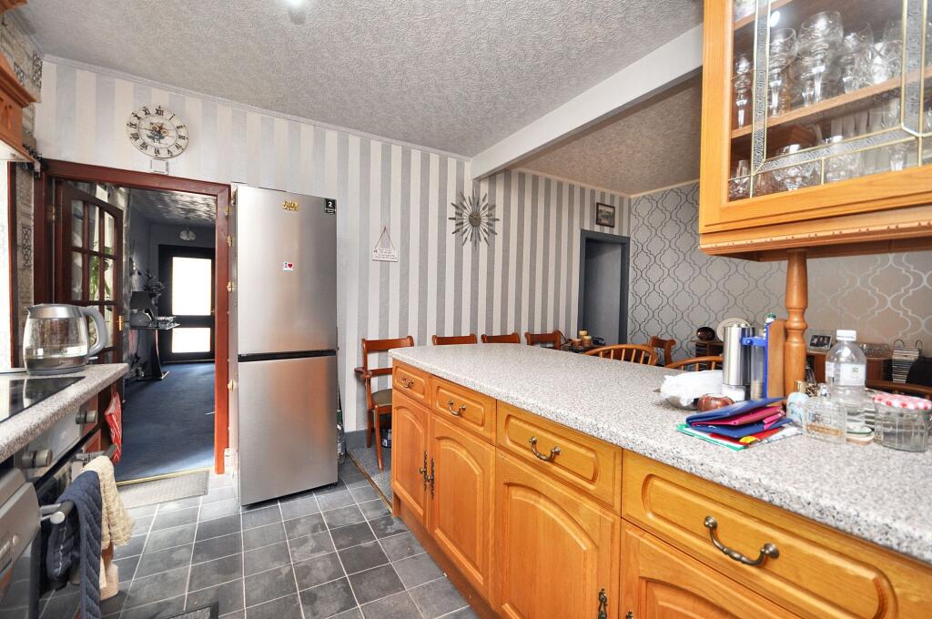 Kitchen/ Dining Area