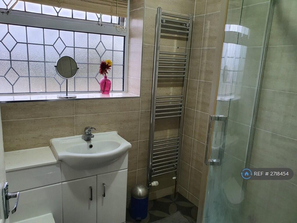 Top Floor Bathroom With Shower