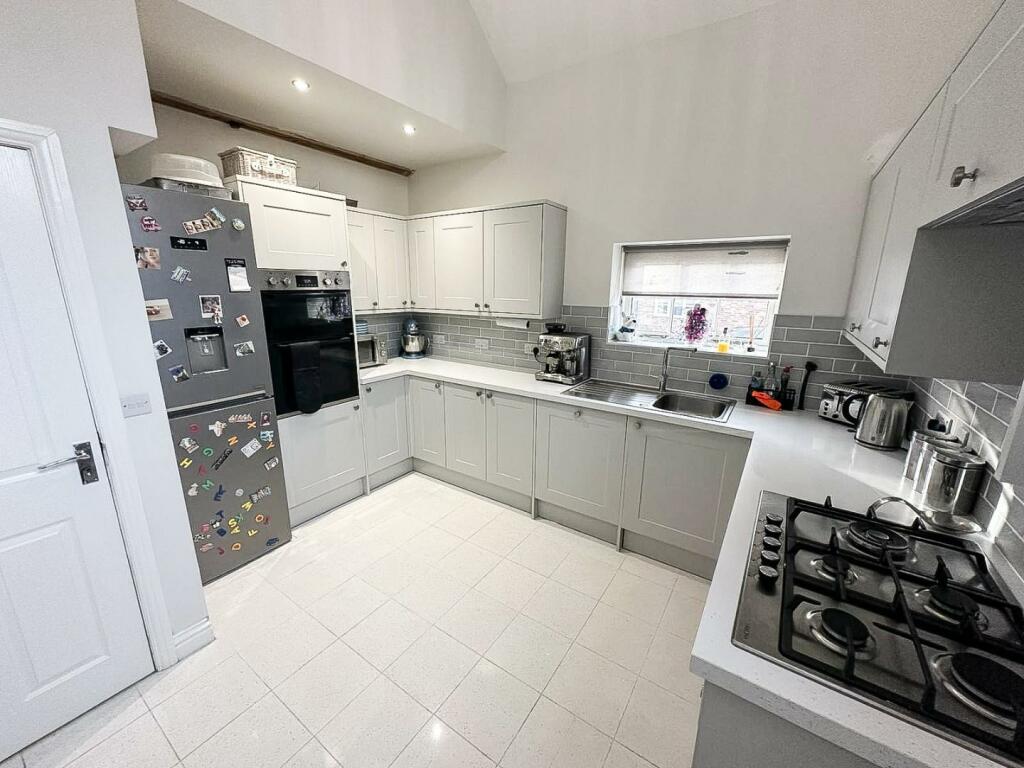 Kitchen 2.jpg