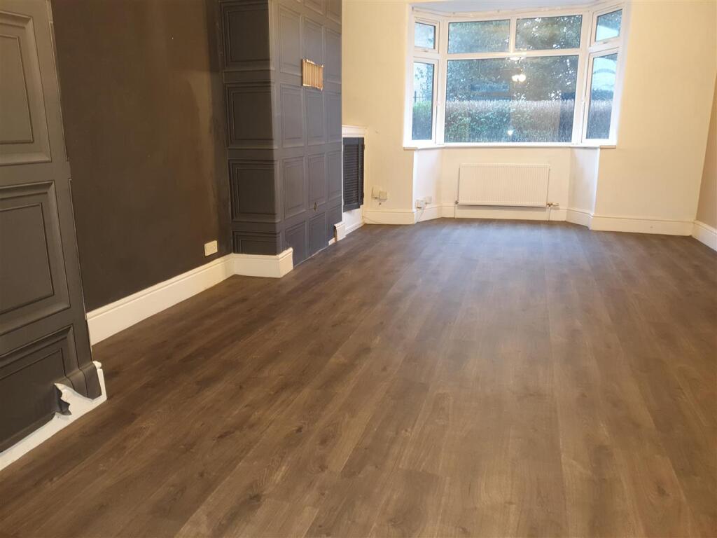 SPACIOUS THROUGH LOUNGE/DINING ROOM