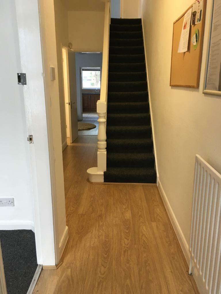 38) 30 Cranbrook Avenue Hallway 31.07.2020.jpg