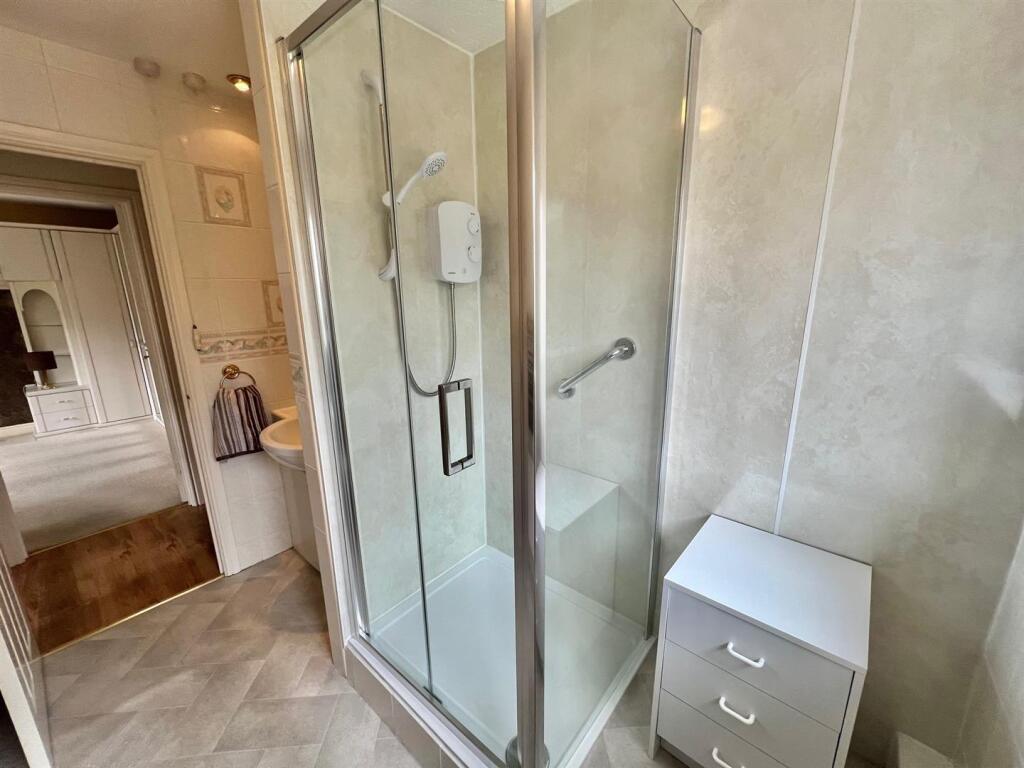 Bramleys Estate Agents - Badget Hill - Rastrick (5