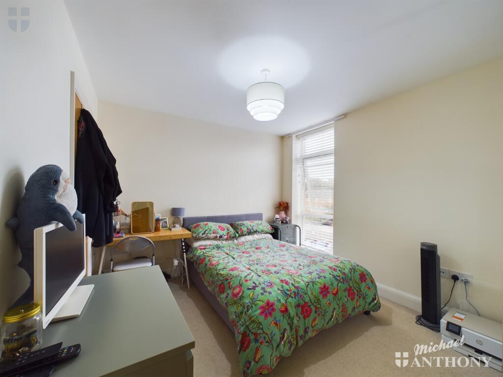 CAM03218G0-PR0373-STILL002