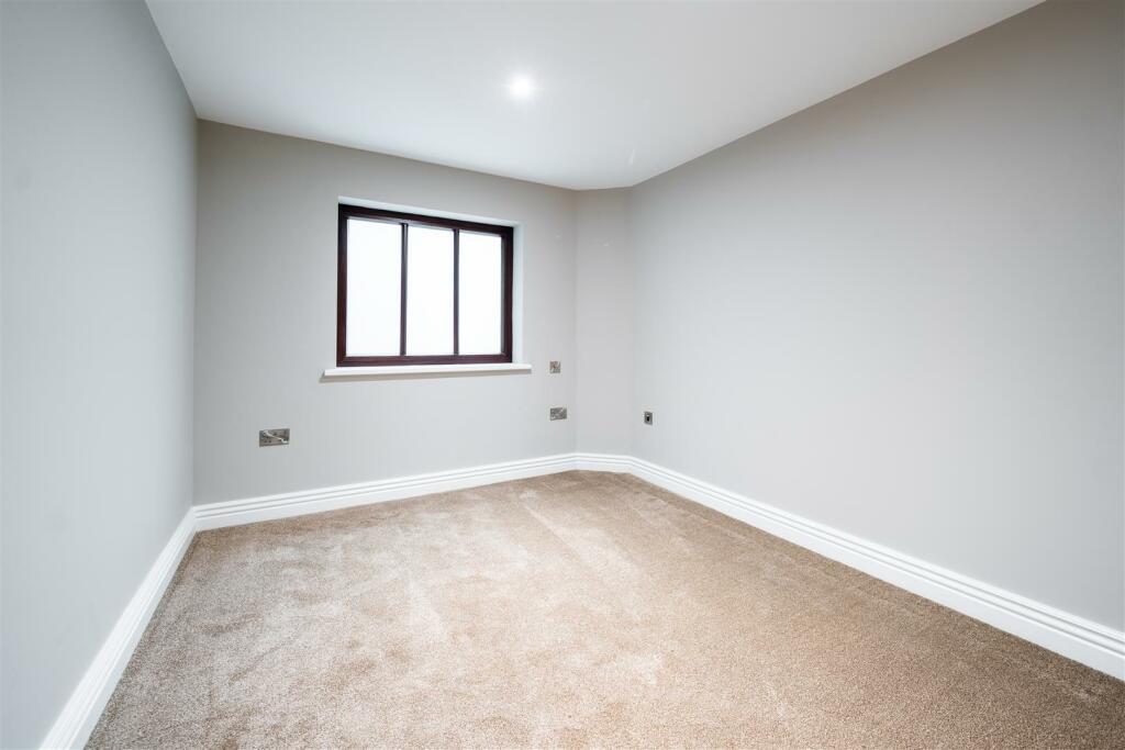 Bedroom 1.jpg
