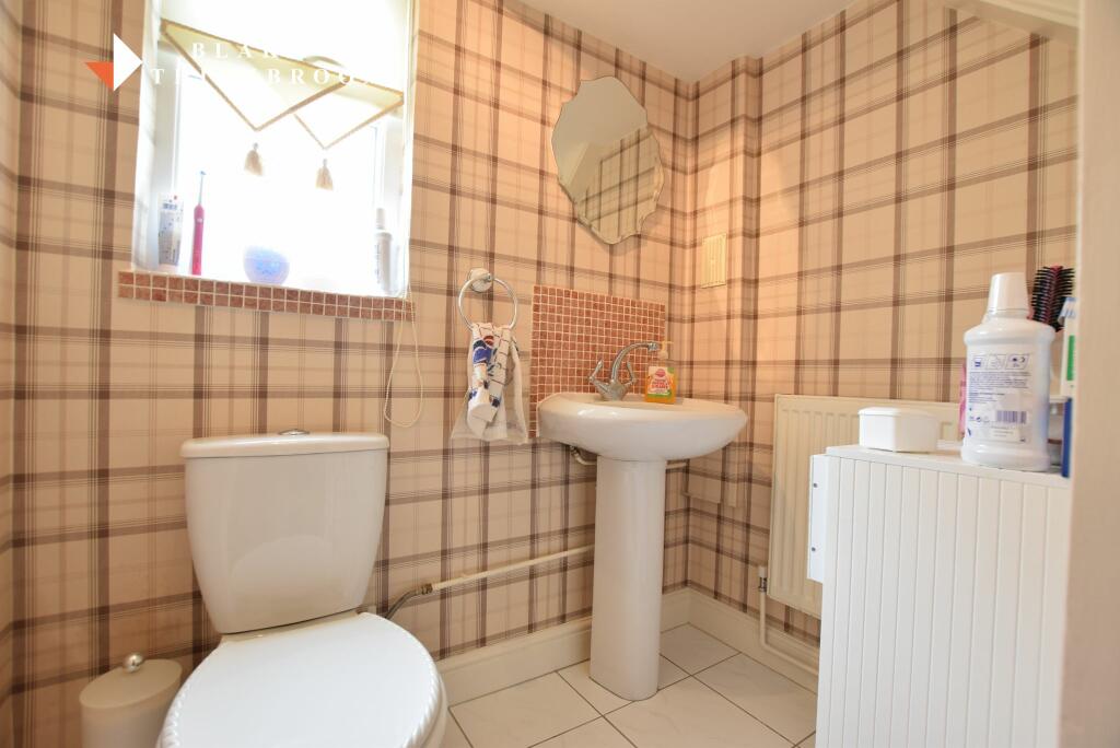 GROUND FLOOR CLOAKROOM